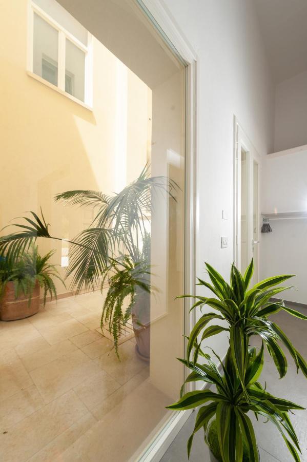 Carlo V - Con Piscina E Giardino Privati Apartment Lecce Exterior photo