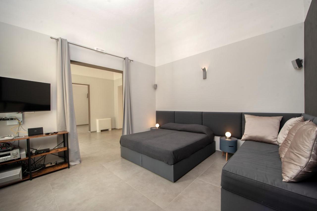 Carlo V - Con Piscina E Giardino Privati Apartment Lecce Exterior photo